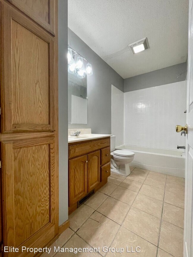 Building Photo - 7 br, 3 bath House - 4716 Fremont Ave N.