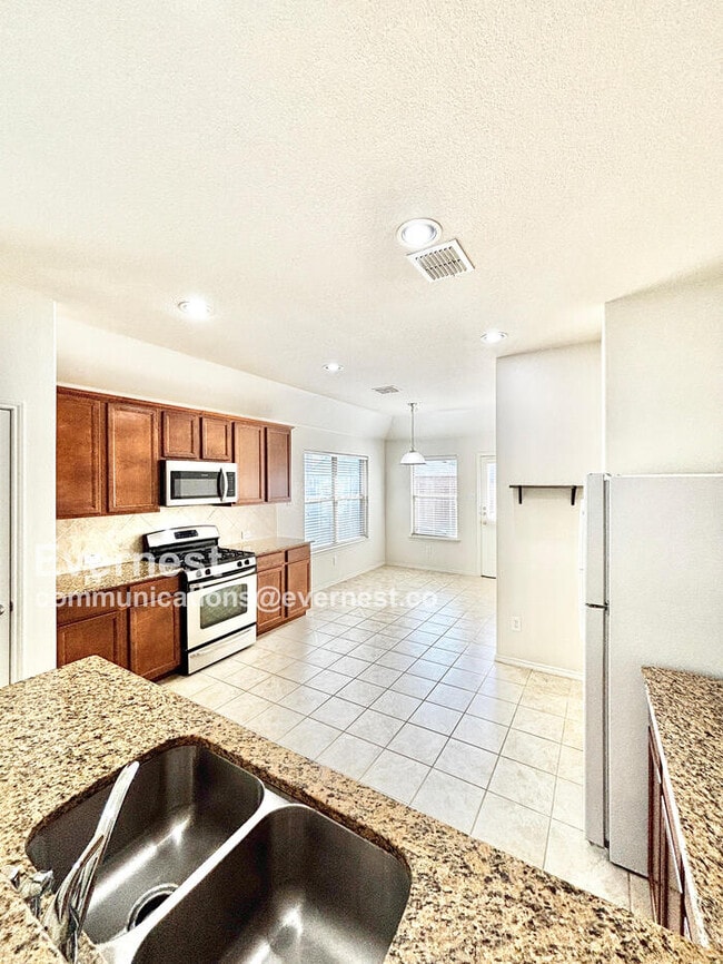 Building Photo - 12176 Walden Wood Dr