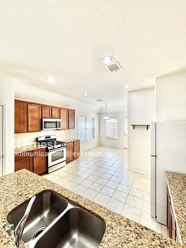Foto del edificio - 12176 Walden Wood Dr