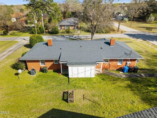 Building Photo - 1208 S 9th St