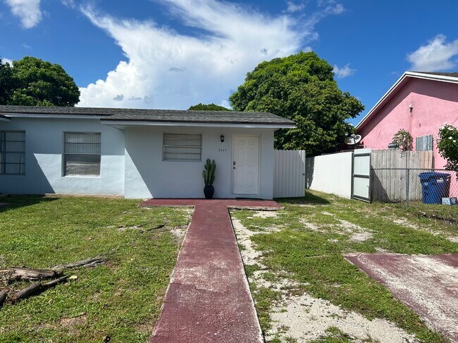 Foto del edificio - 3621 NW 194th Terrace
