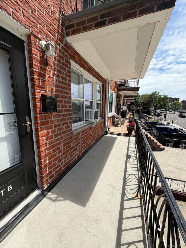 Foto del edificio - 2735 Cropsey Ave