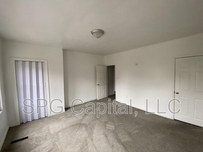 Building Photo - 226 S Pine St