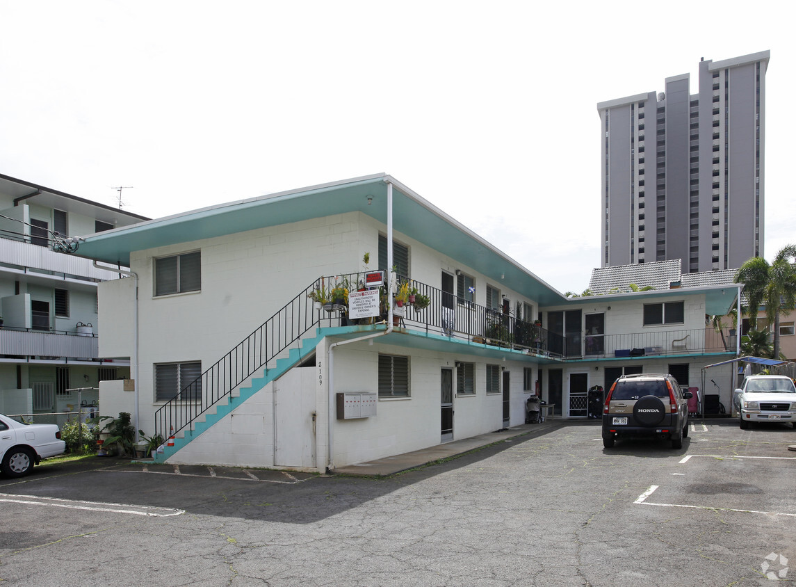 Primary Photo - 2109 Waiola St