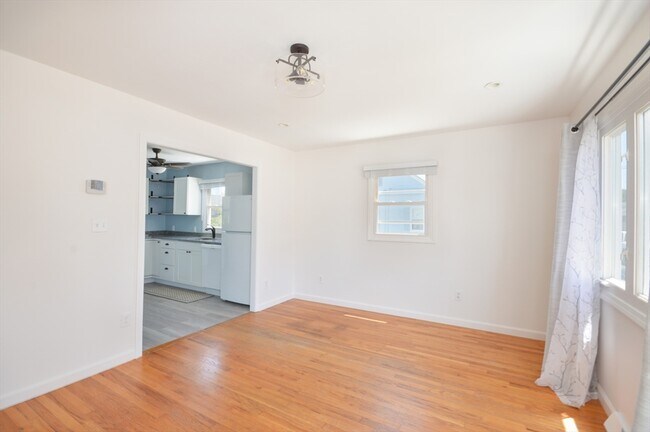 Foto del edificio - 42 Buttonwood Rd