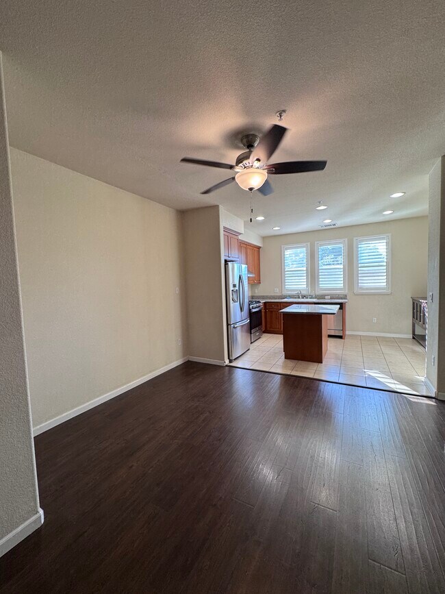 Building Photo - 1541 Fiesta Ln
