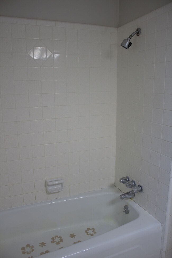 Baño n.° 2 - 2504 Choctaw St