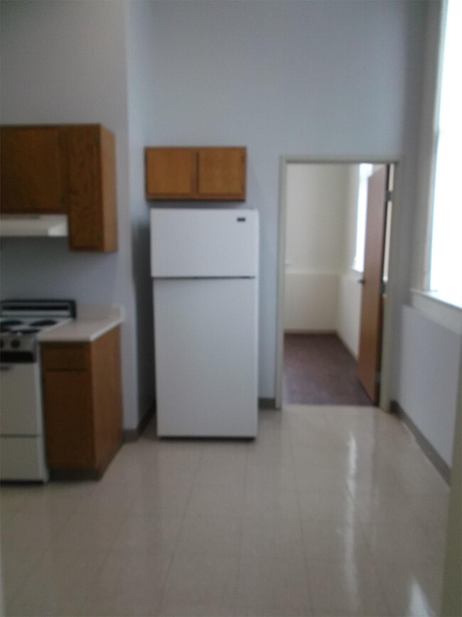 Building Photo - 405 S Blackhoof St