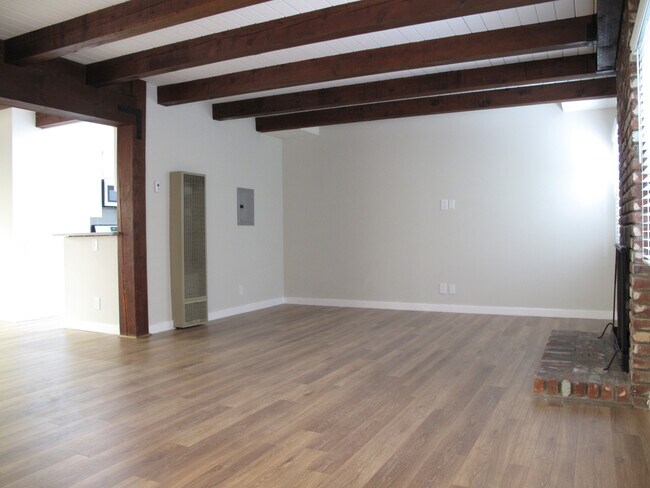 Foto del edificio - 1833 Canyon Dr