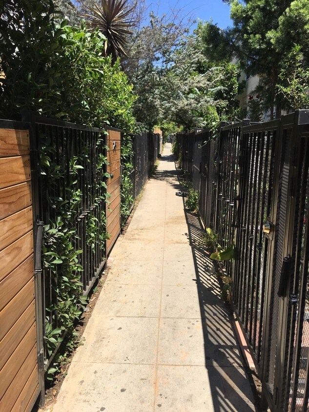  - 249-251 Columbia Pl