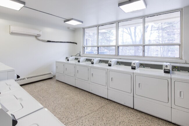 Photo du bâtiment - Professionally managed 1 bedroom apartment for rent