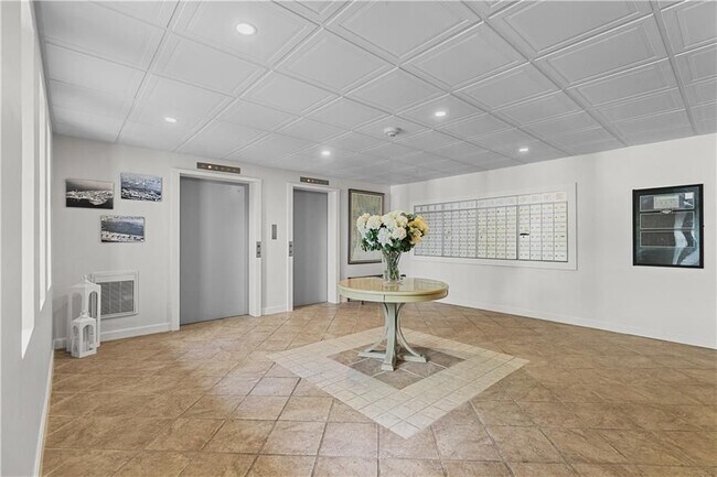 Foto del edificio - 1204 Capella S