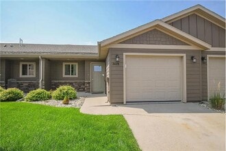 Building Photo - 2428 E Meadowside Pl