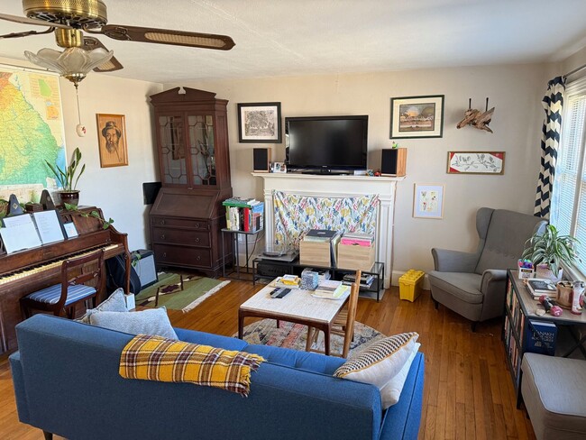 Foto del edificio - 2BR Normaltown Home