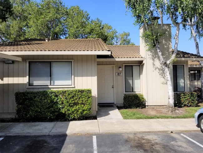 Foto del edificio - 1919 Quail Lakes Dr