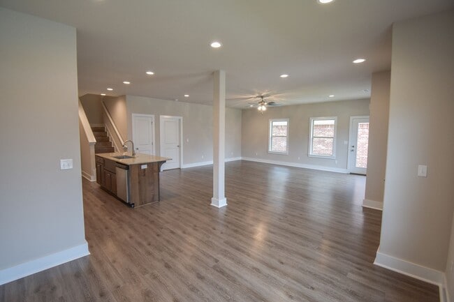 Foto del edificio - NOW LEASING