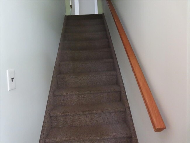 Building Photo - 120 Cerny Pl