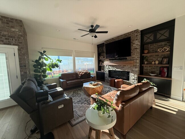 Building Photo - 659 S Goose Creek Dr