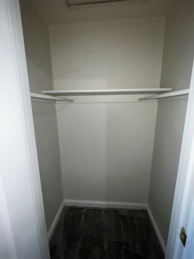 Foto del edificio - Gorgeously Remodeled 3 BR Townhome in Uppe...