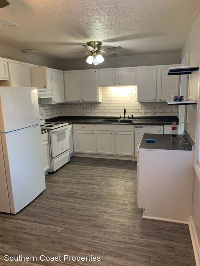 Building Photo - 5 br, 2 bath House - 1040 Live Oak Drive