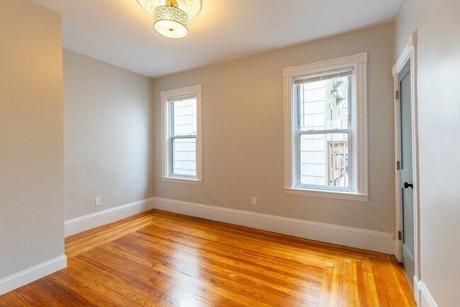 Building Photo - 206 H St