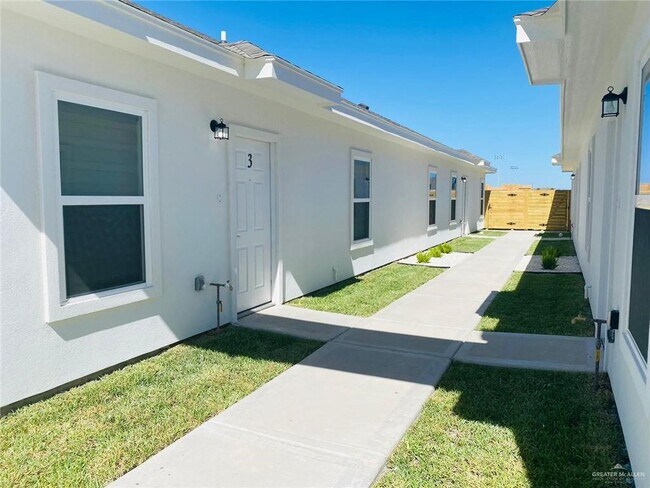 Foto del edificio - 17 West Dr