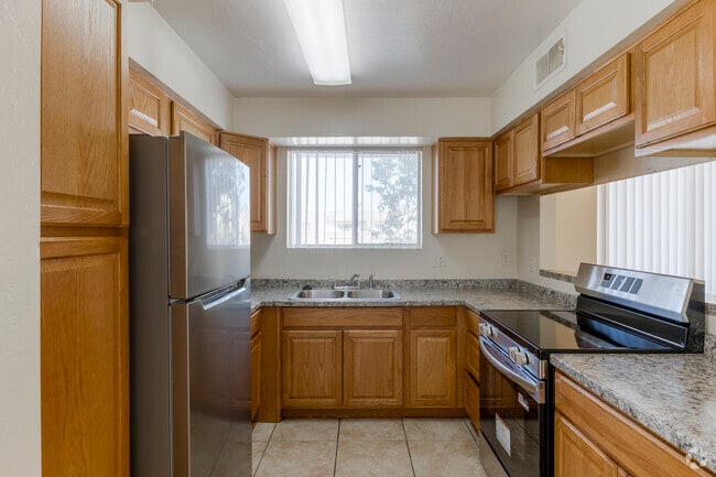 2BR, 2BA - 940SF - Kitchen - Papago Del Sol