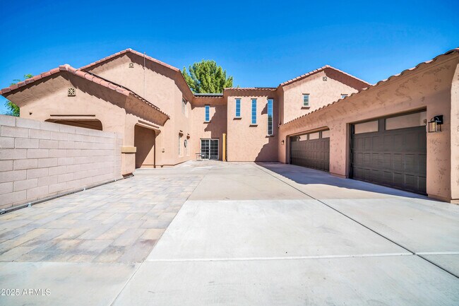 Building Photo - 7149 W Avenida Del Sol