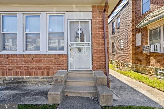 Foto del edificio - 586 Sanger St