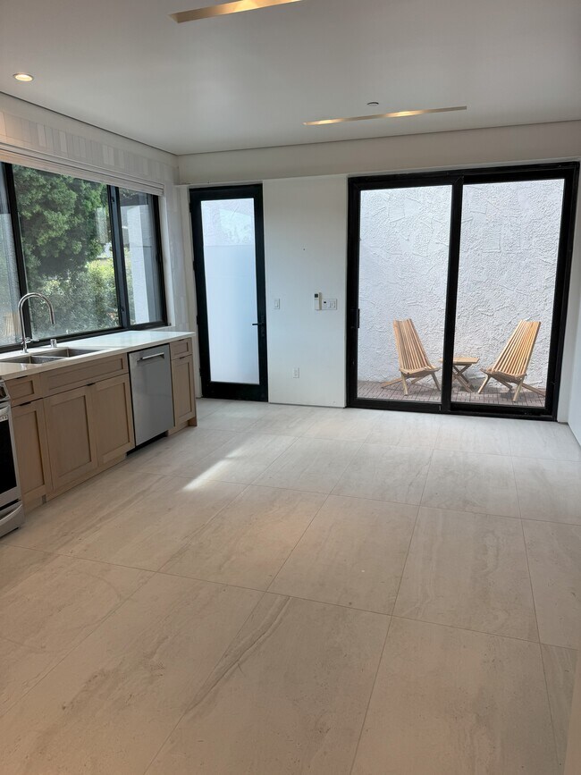 Foto del edificio - 5214 Dawes Ave