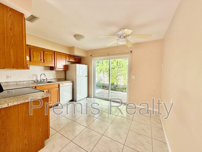 Building Photo - 2671 Pinehurst Ave