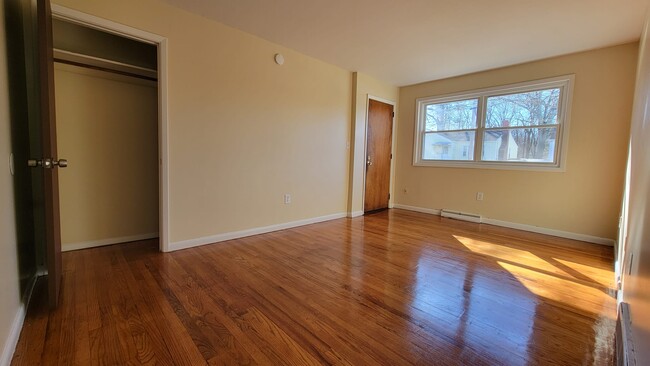 Building Photo - 223 Fairfield St
