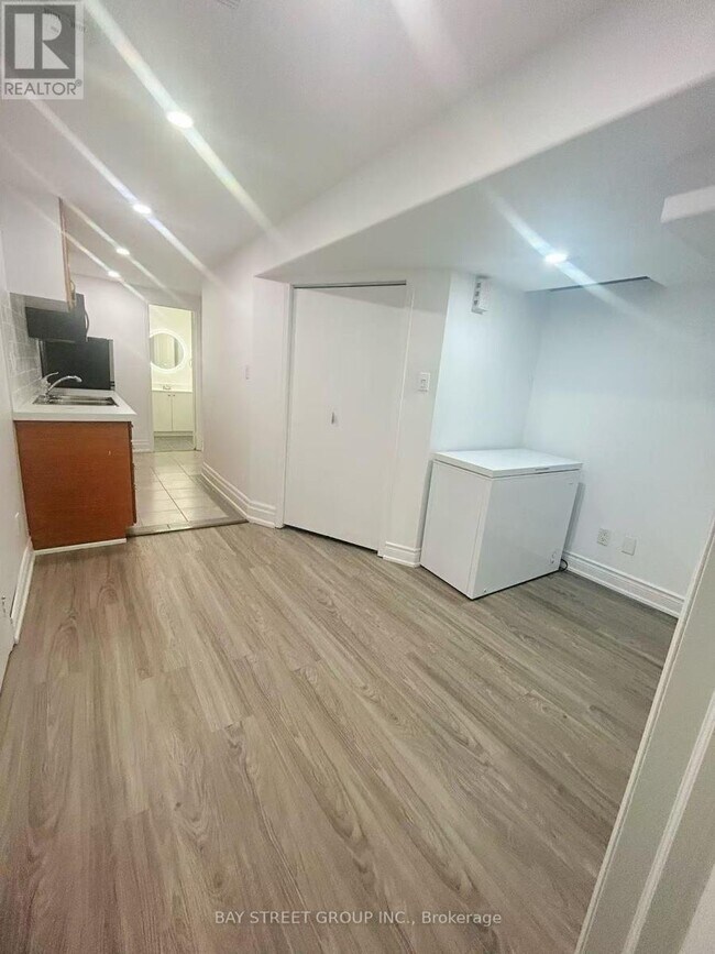 Photo du bâtiment - 255 Stonebridge Dr