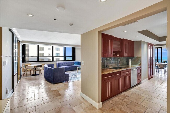 Foto del edificio - 10175 Collins Ave