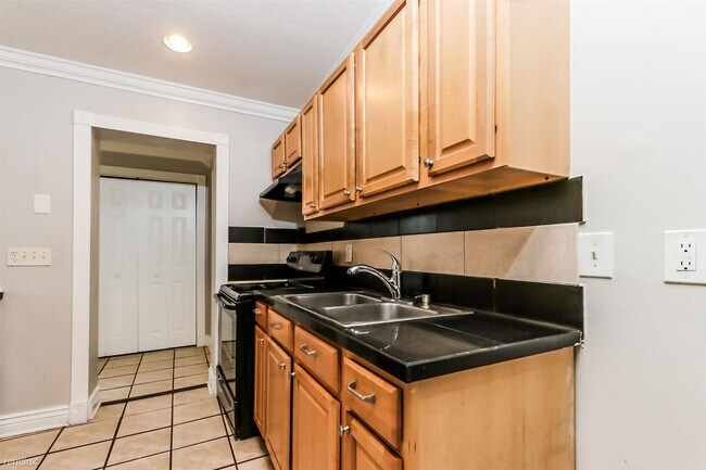 Building Photo - 4 br, 1 bath House - 395 Plum Tree Drive