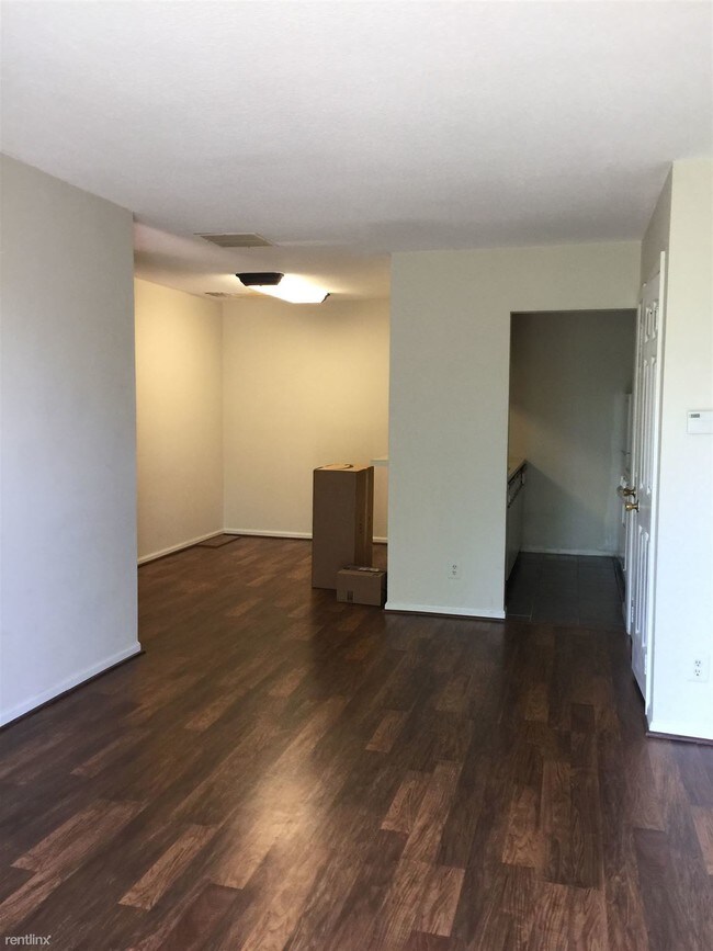 Building Photo - 1 br, 1 bath Duplex - 46 Cherry St Large R...