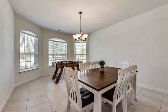 Building Photo - 808 Oak Valley