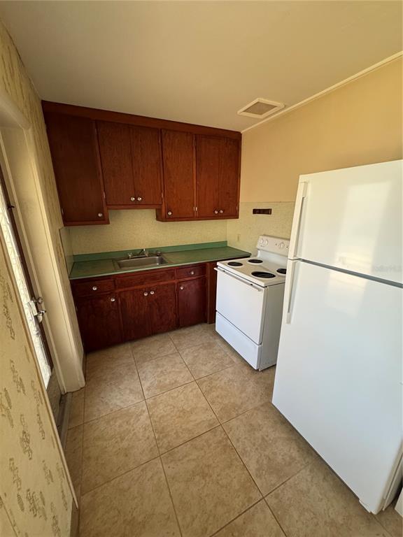 Building Photo - 242 Cedar St