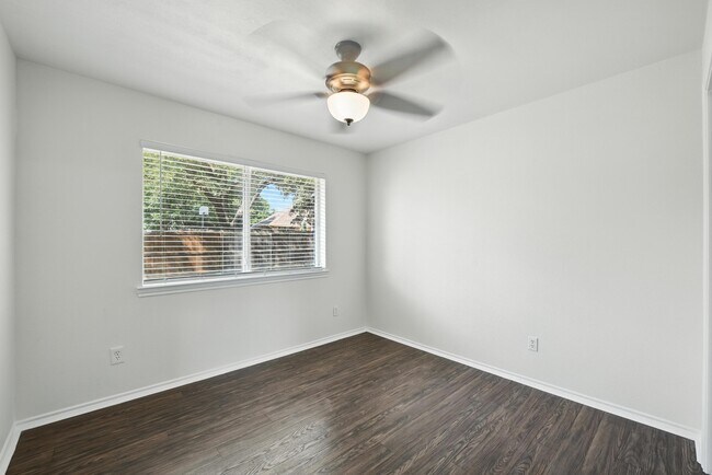 Foto del edificio - 2703 Whetstone Dr