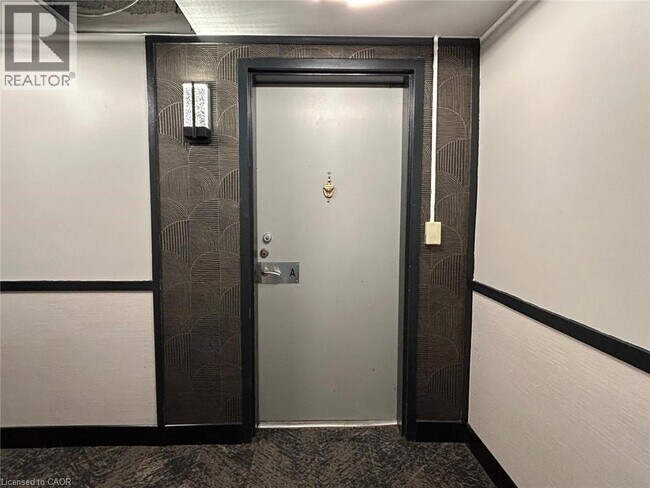 Building Photo - 75 York St