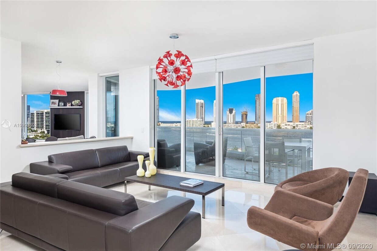 Foto principal - 6000 Island Blvd