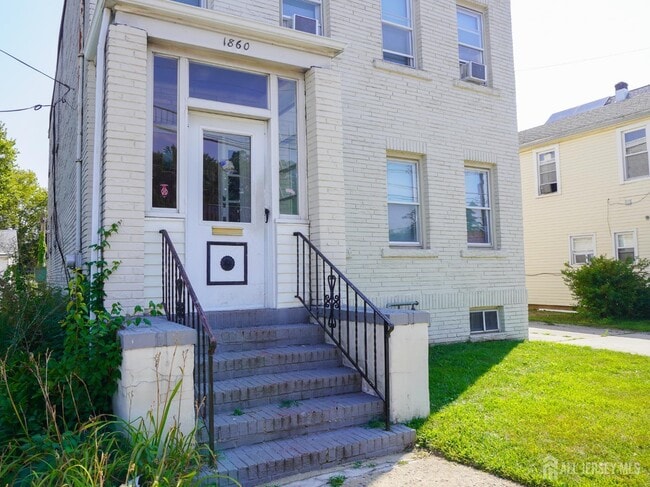 Building Photo - 1860 Woodbridge Ave