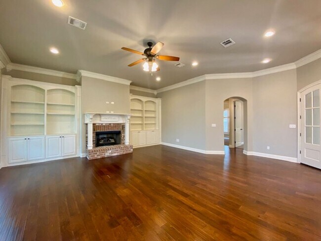 Building Photo - Beautiful 3 Bedroom 2 Bath Home in Lost Ri...