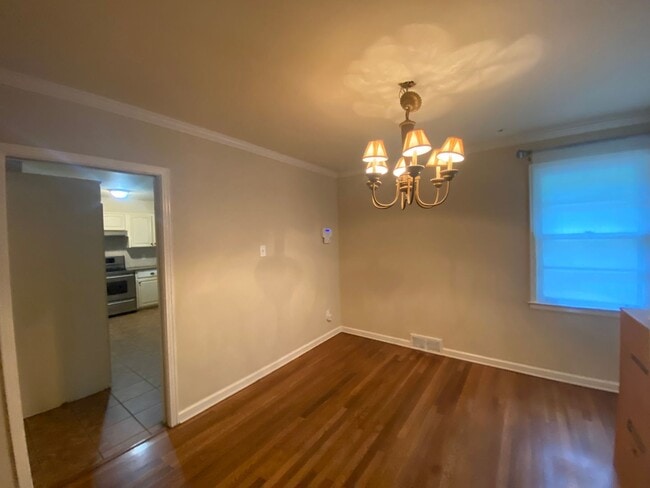 Building Photo - Great location East Memphis 3 bedroom 2 ba...