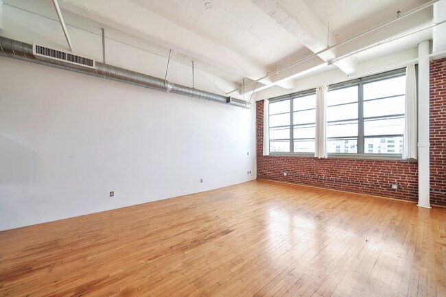 Building Photo - 1850 Industrial St