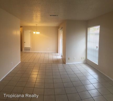 Building Photo - 2103 Creekwood Dr