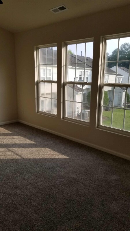 Foto del edificio - 316 Walnut Woods Dr