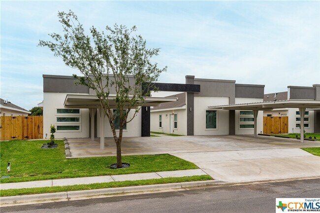 Building Photo - 1707 Angelina Dr