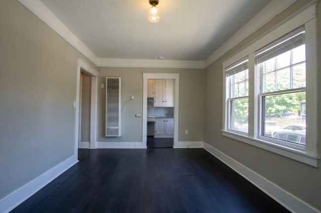 Building Photo - St. Johns Cool-Contemporary Studio Ready Now!