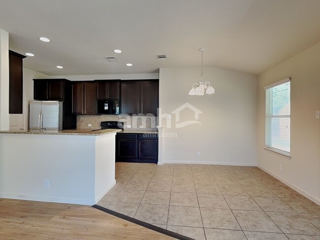 Foto del edificio - 2129 Hazelwood Dr